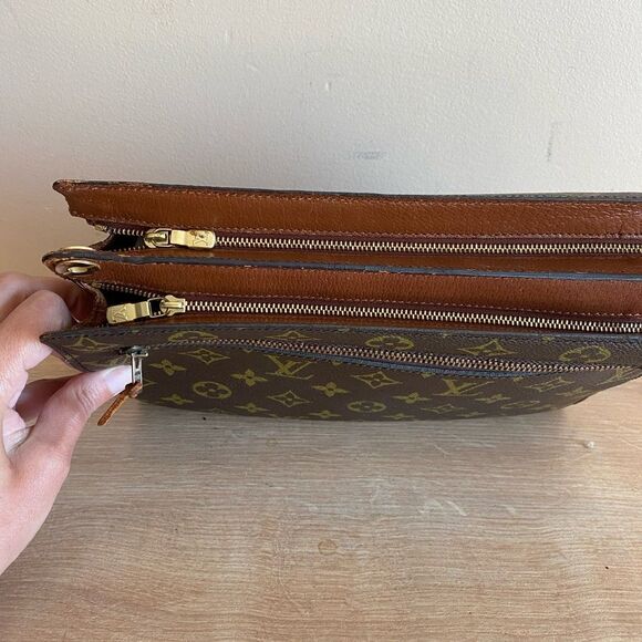 Authentic Louis Vuitton monogram clutch - Picture 2 of 9